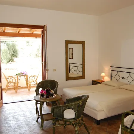 Hotel Baia Portinenti 4*